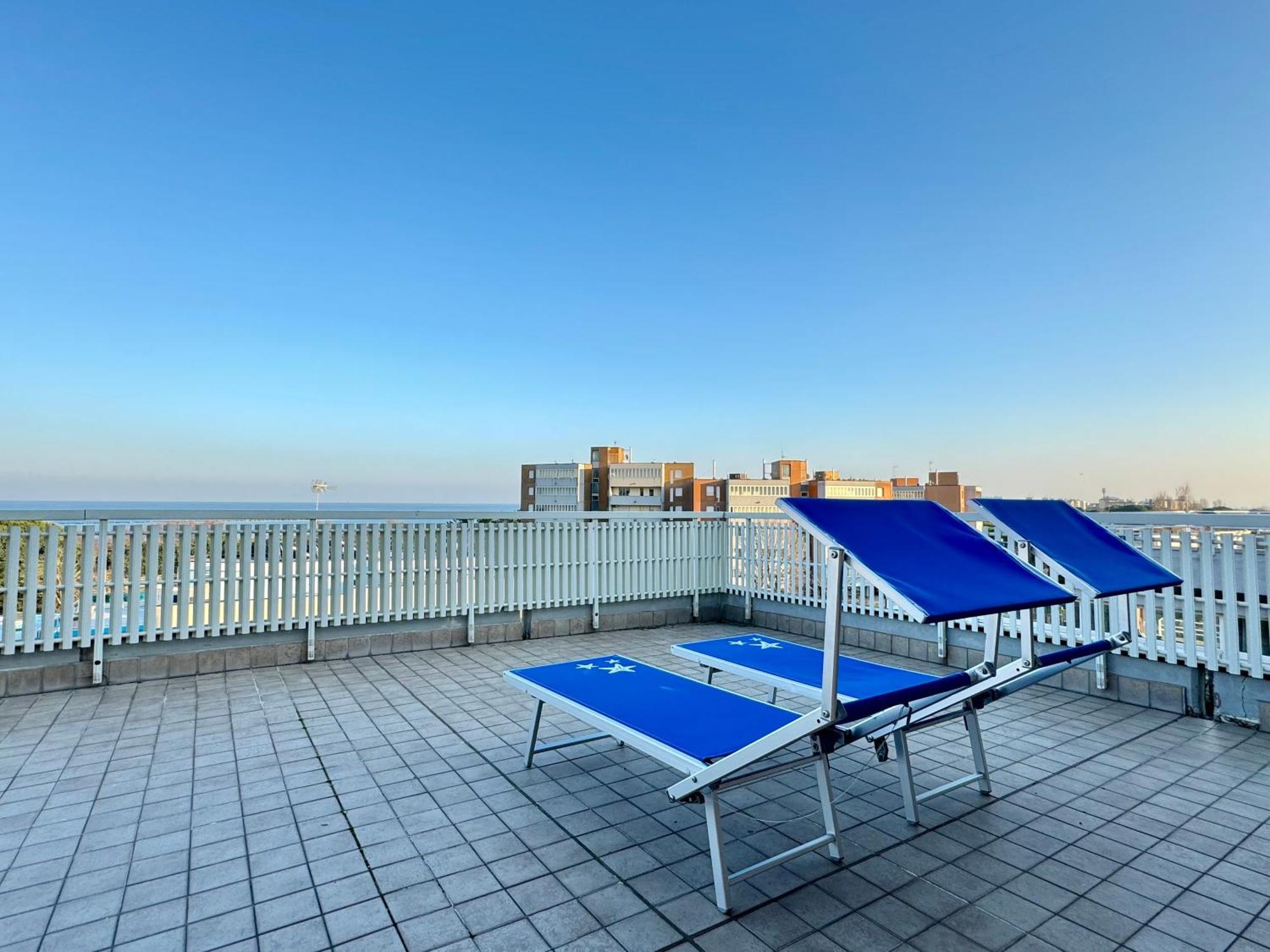 82, Attico Leonardo Apartment Lido Adriano Bagian luar foto